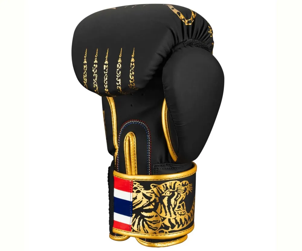 Боксерские перчатки Phantom Muay Thai Black Gold (Бинты 4м. в подарок)