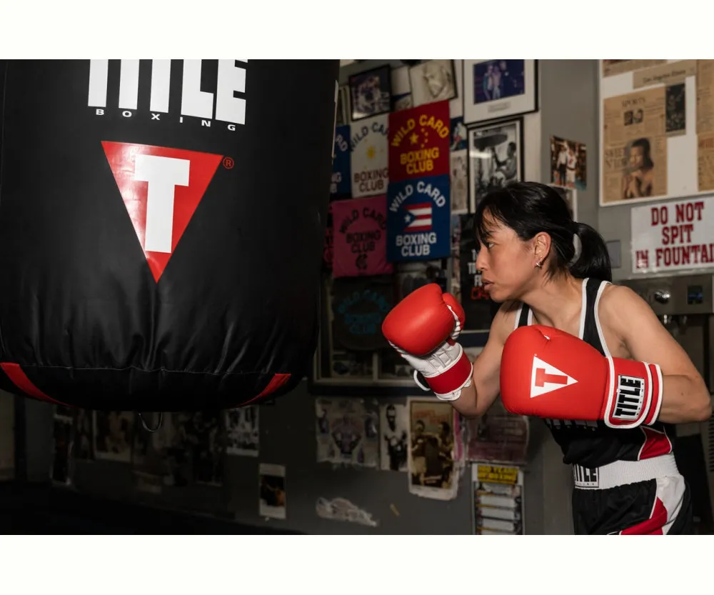 Боксерские перчатки TITLE Boxing Pro Style Leather Gloves3.0 Red/White 16 oz